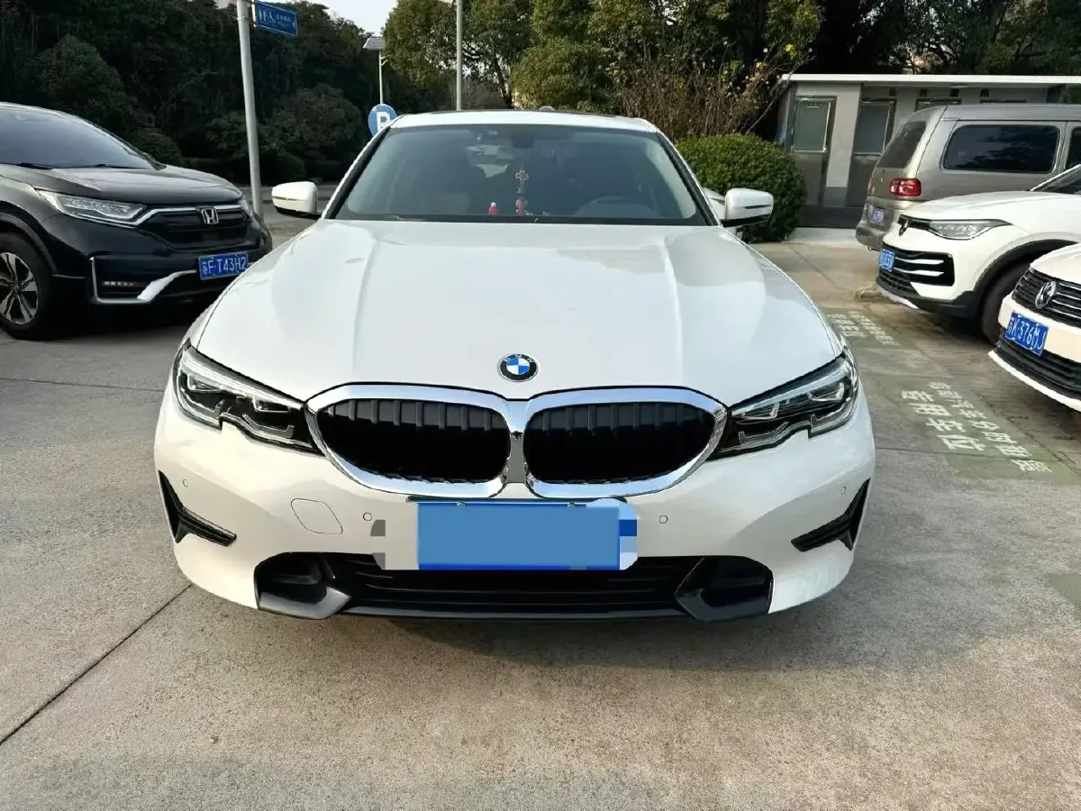 2022 BMW 3 Series 2.0T 156HP L4 8AT,autocango,china used car exporter,china ev exporter,chinese used car exporter,chinese used ev exporter
