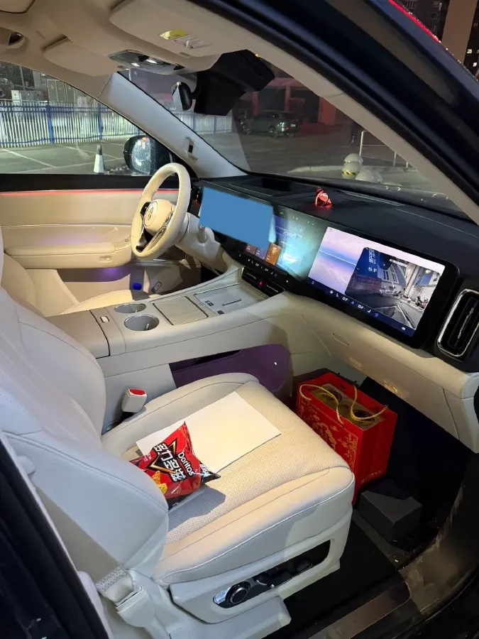 2025 AITO AITO M8 REEV 160HP REEV 53.4KWH,autocango,china used car exporter,china ev exporter,chinese used car exporter,chinese used ev exporter