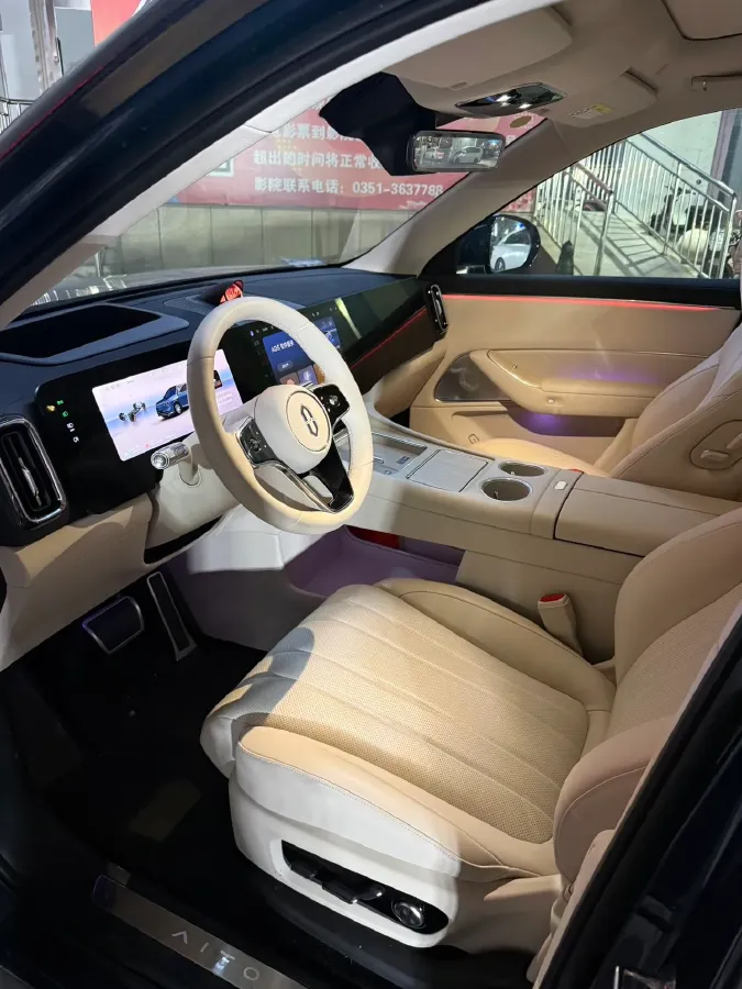 2025 AITO AITO M8 REEV 160HP REEV 53.4KWH,autocango,china used car exporter,china ev exporter,chinese used car exporter,chinese used ev exporter