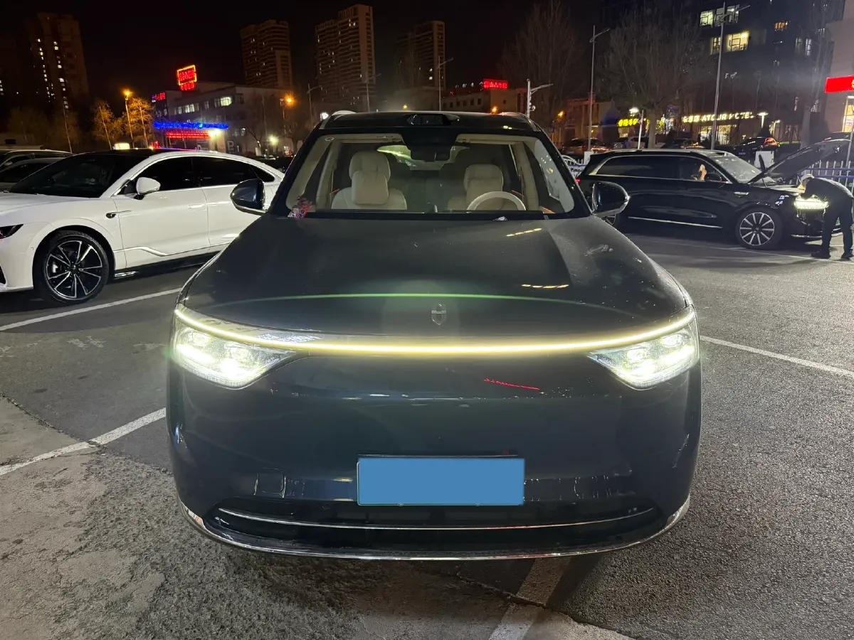 2025 AITO AITO M8 REEV 160HP REEV 53.4KWH,autocango,china used car exporter,china ev exporter,chinese used car exporter,chinese used ev exporter