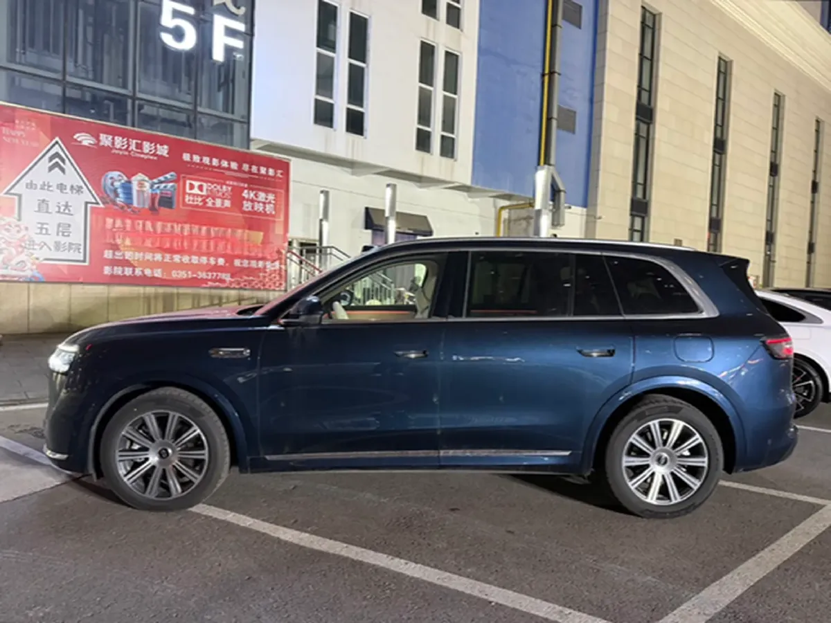 2025 AITO AITO M8 REEV 160HP REEV 53.4KWH,autocango,china used car exporter,china ev exporter,chinese used car exporter,chinese used ev exporter