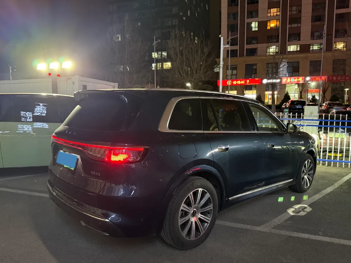 2025 AITO AITO M8 REEV 160HP REEV 53.4KWH,autocango,china used car exporter,china ev exporter,chinese used car exporter,chinese used ev exporter