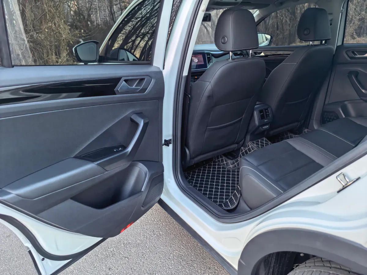 2022 Volkswagen T-Roc 1.4T 150HP L4 7DCT,autocango,china used car exporter,china ev exporter,chinese used car exporter,chinese used ev exporter