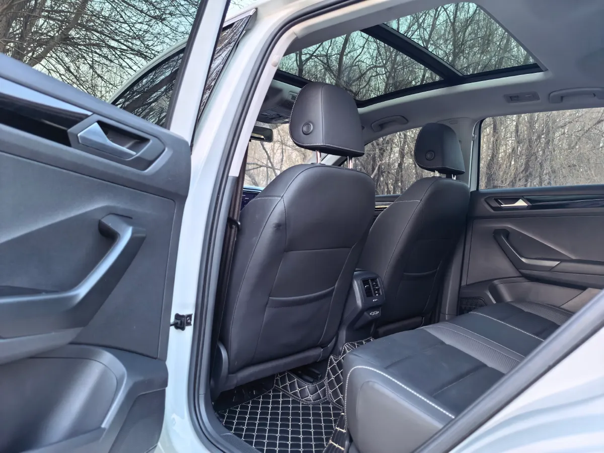 2022 Volkswagen T-Roc 1.4T 150HP L4 7DCT,autocango,china used car exporter,china ev exporter,chinese used car exporter,chinese used ev exporter