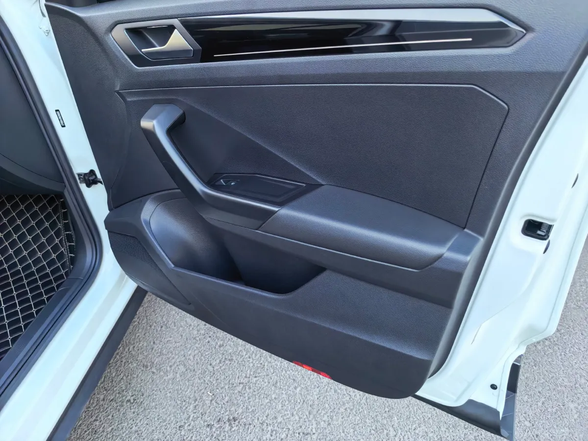 2022 Volkswagen T-Roc 1.4T 150HP L4 7DCT,autocango,china used car exporter,china ev exporter,chinese used car exporter,chinese used ev exporter