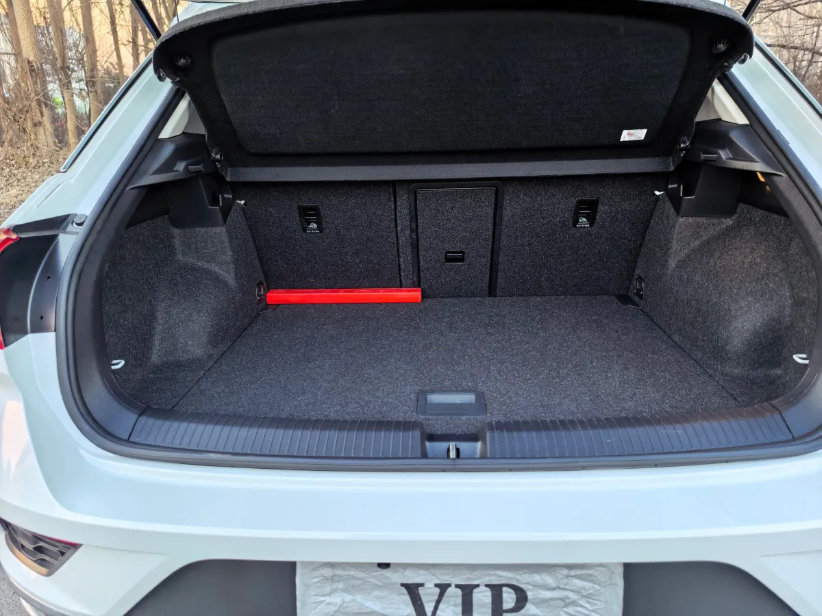 2022 Volkswagen T-Roc 1.4T 150HP L4 7DCT,autocango,china used car exporter,china ev exporter,chinese used car exporter,chinese used ev exporter