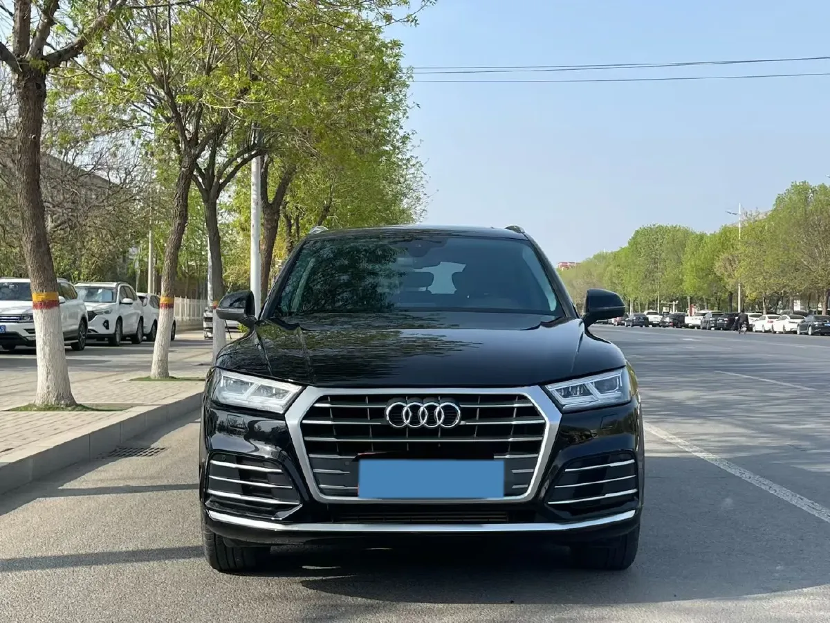 2020 Audi Q5L 2.0T 190HP L4 7DCT,autocango,china used car exporter,china ev exporter,chinese used car exporter,chinese used ev exporter