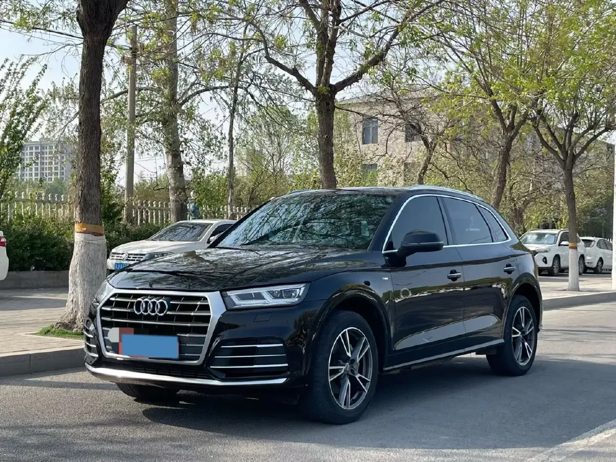 2020 Audi Q5L 2.0T 190HP L4 7DCT,autocango,china used car exporter,china ev exporter,chinese used car exporter,chinese used ev exporter