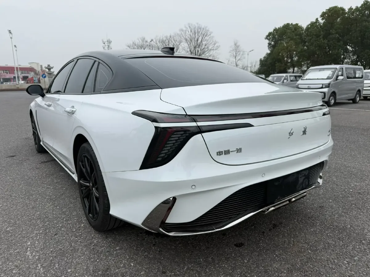 2023 HongQi H6 2.0T 252HP L4 8AT,autocango,china used car exporter,china ev exporter,chinese used car exporter,chinese used ev exporter