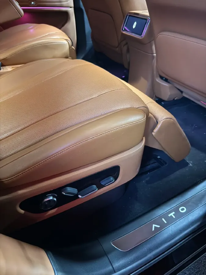 2025 AITO AITO M9 REEV 160HP REEV 52KWH,autocango,china used car exporter,china ev exporter,chinese used car exporter,chinese used ev exporter