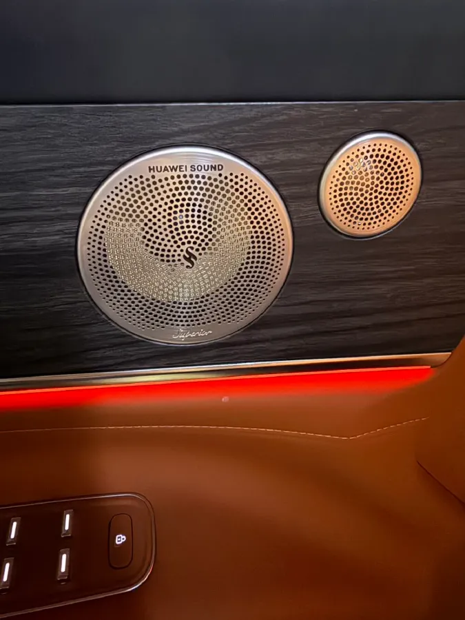 2025 AITO AITO M9 REEV 160HP REEV 52KWH,autocango,china used car exporter,china ev exporter,chinese used car exporter,chinese used ev exporter