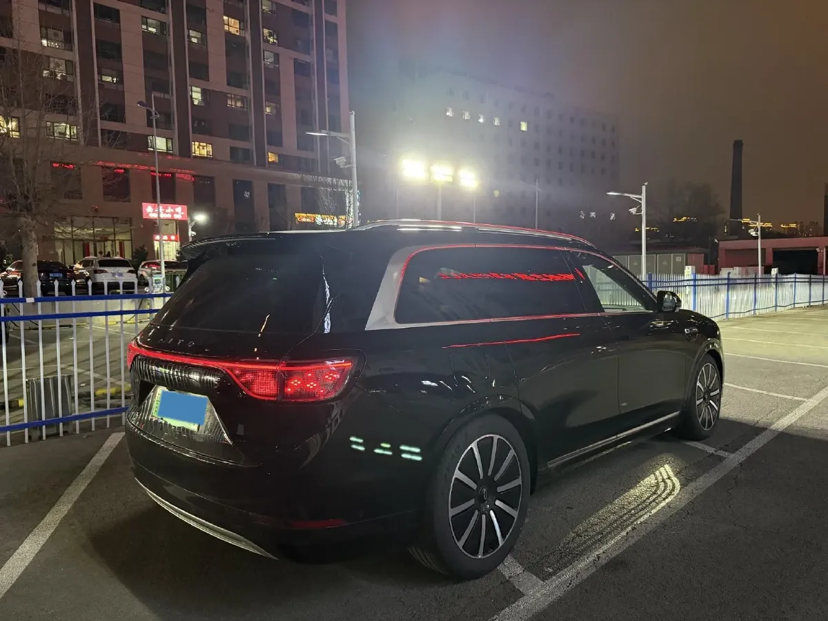 2025 AITO AITO M9 REEV 160HP REEV 52KWH,autocango,china used car exporter,china ev exporter,chinese used car exporter,chinese used ev exporter