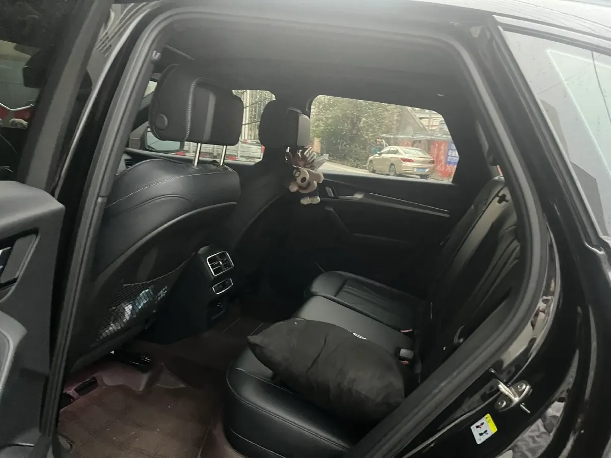 2024 Audi Q5L 2.0T 245HP L4 7DCT,autocango,china used car exporter,china ev exporter,chinese used car exporter,chinese used ev exporter