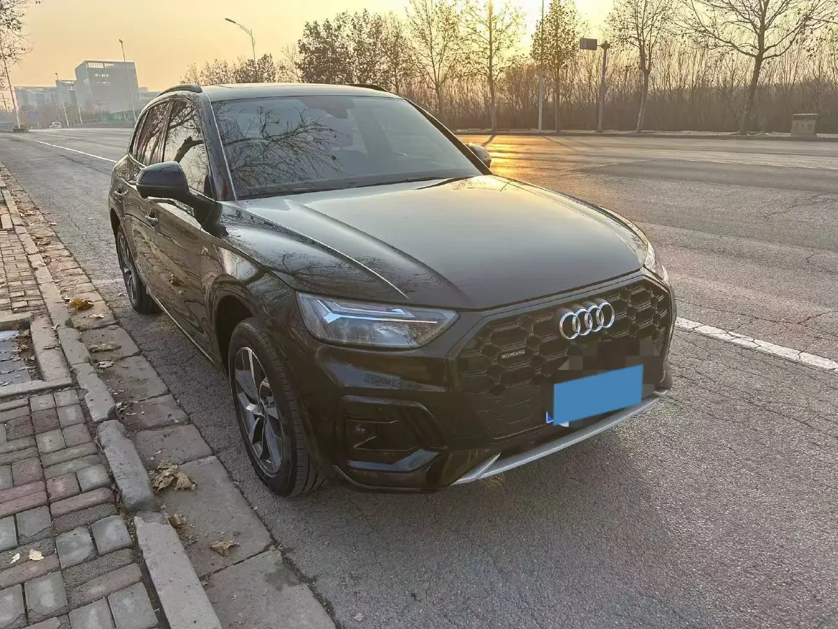 2025 Audi Q5L 2.0T 190HP L4 7DCT,autocango,china used car exporter,china ev exporter,chinese used car exporter,chinese used ev exporter