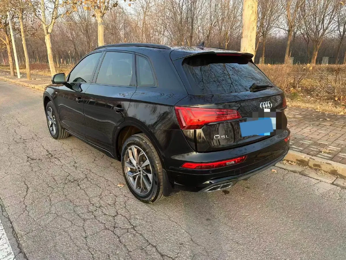2025 Audi Q5L 2.0T 190HP L4 7DCT,autocango,china used car exporter,china ev exporter,chinese used car exporter,chinese used ev exporter