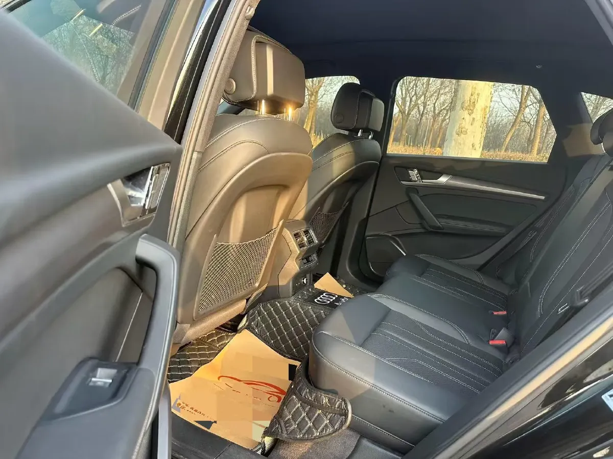 2025 Audi Q5L 2.0T 190HP L4 7DCT,autocango,china used car exporter,china ev exporter,chinese used car exporter,chinese used ev exporter