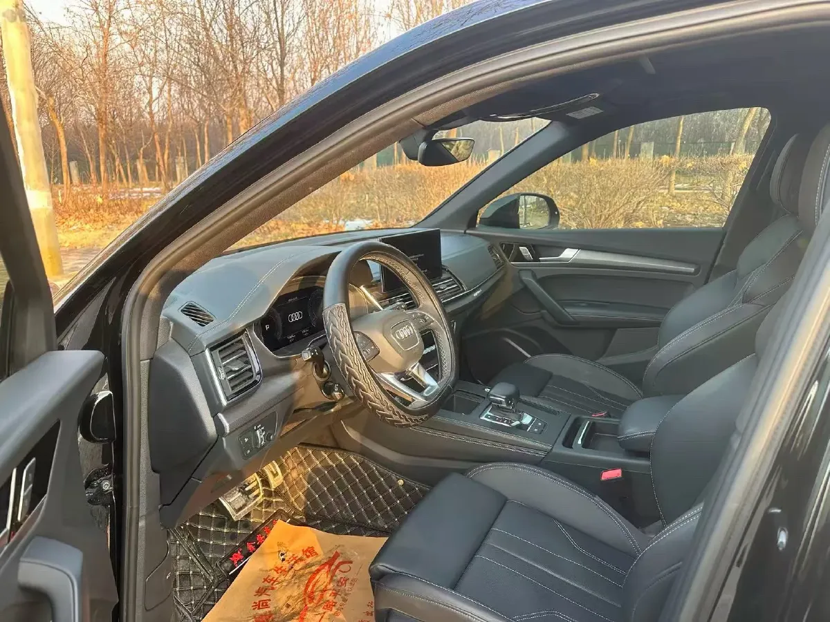 2025 Audi Q5L 2.0T 190HP L4 7DCT,autocango,china used car exporter,china ev exporter,chinese used car exporter,chinese used ev exporter
