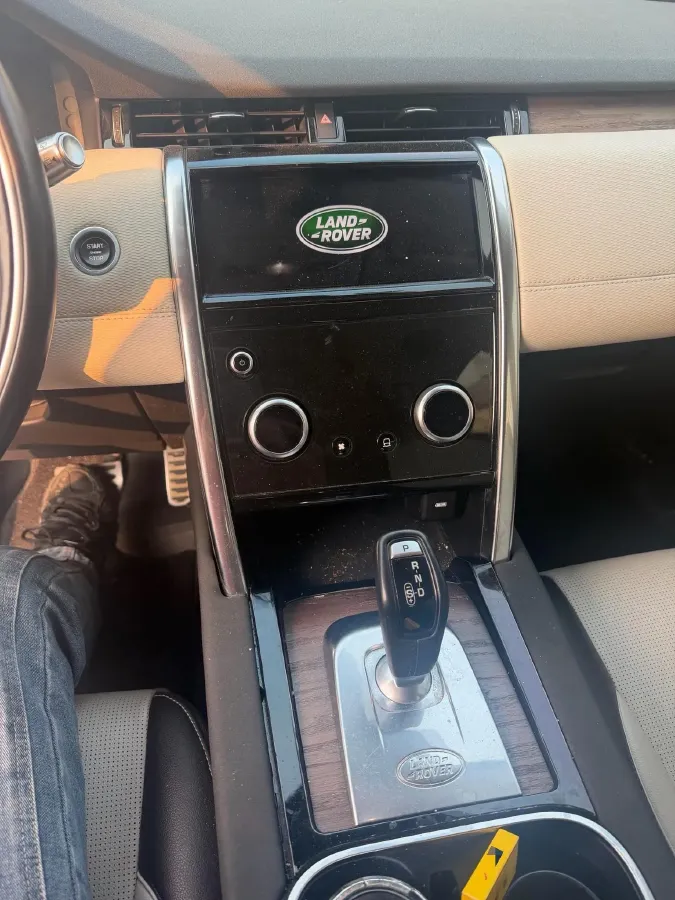 2020 Land Rover Discovery Sport 2.0T 249HP L4 9AT,autocango,china used car exporter,china ev exporter,chinese used car exporter,chinese used ev exporter