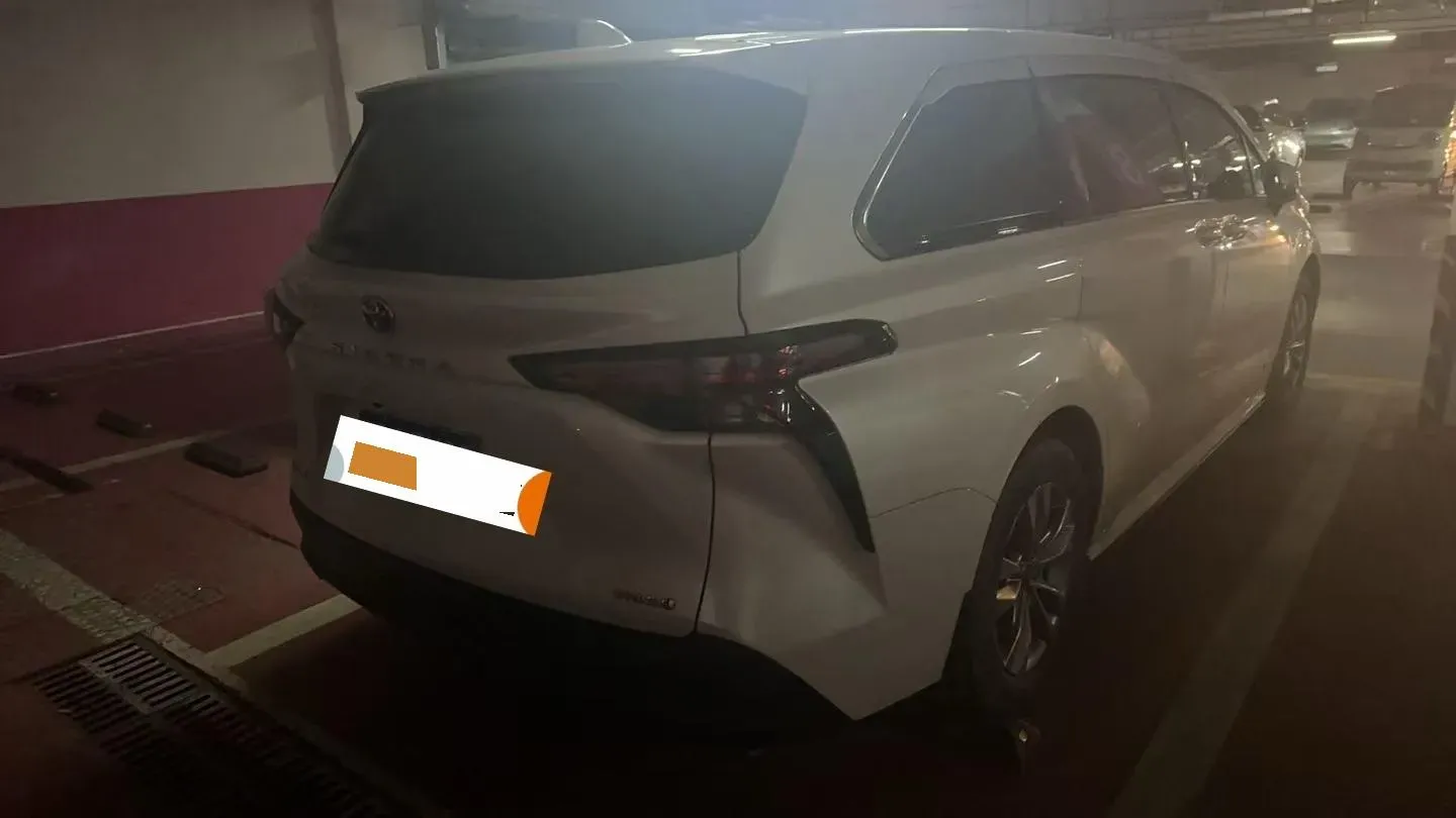 2023 Toyota Sienna 2.5L 189HP L4 E-CVT Hybrid,autocango,china used car exporter,china ev exporter,chinese used car exporter,chinese used ev exporter
