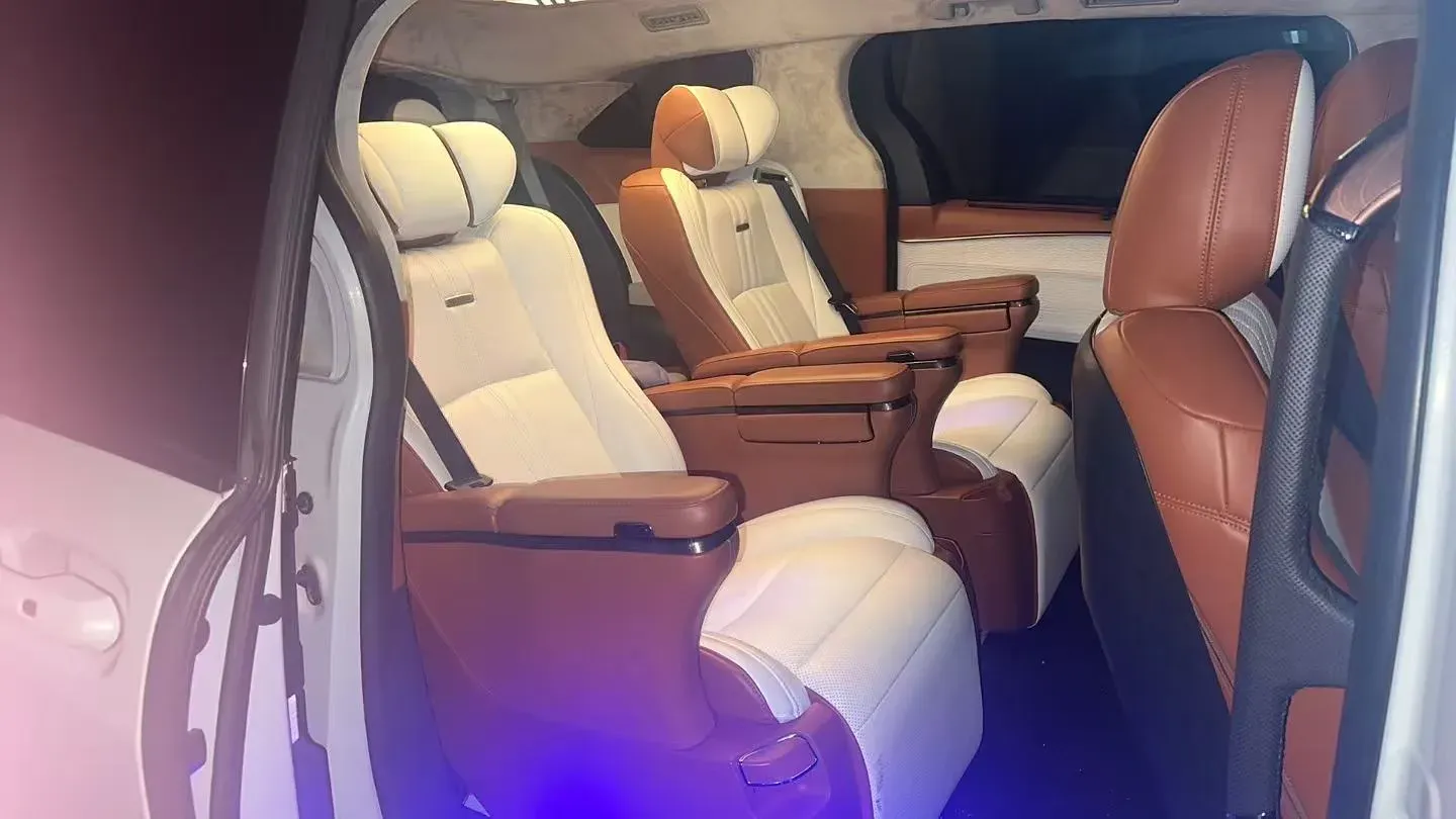 2023 Toyota Sienna 2.5L 189HP L4 E-CVT Hybrid,autocango,china used car exporter,china ev exporter,chinese used car exporter,chinese used ev exporter