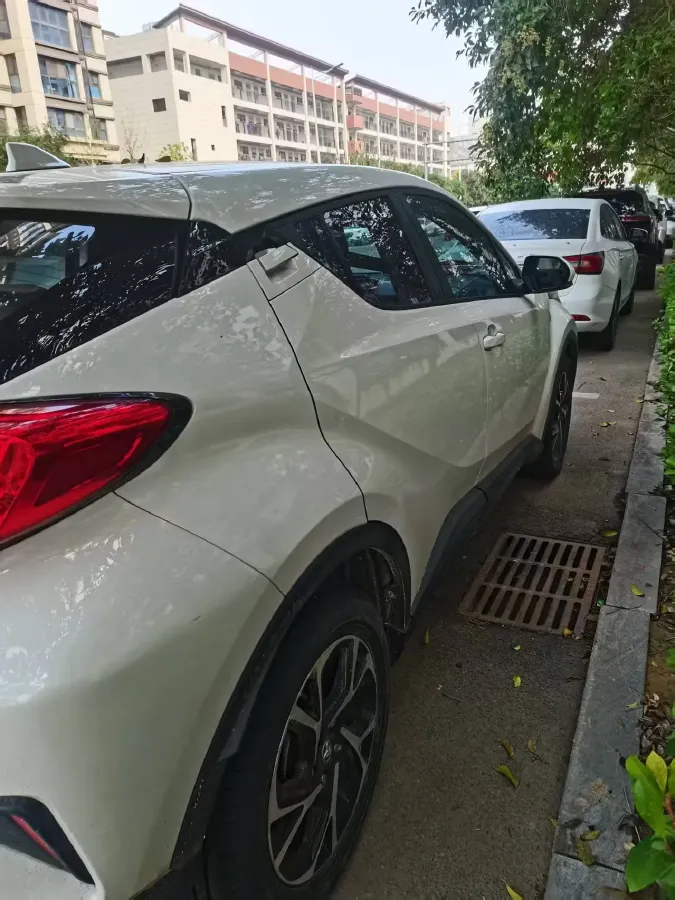 2020 Toyota C-HR 2.0L 171HP L4 CVT,autocango,china used car exporter,china ev exporter,chinese used car exporter,chinese used ev exporter