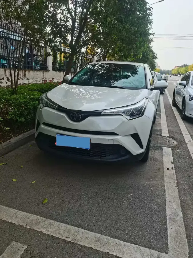 2020 Toyota C-HR 2.0L 171HP L4 CVT,autocango,china used car exporter,china ev exporter,chinese used car exporter,chinese used ev exporter