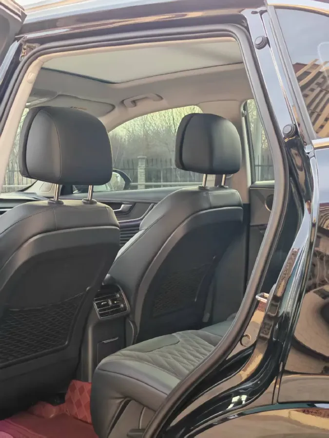 2023 HongQi HS5 2.0T 252HP L4 8AT,autocango,china used car exporter,china ev exporter,chinese used car exporter,chinese used ev exporter