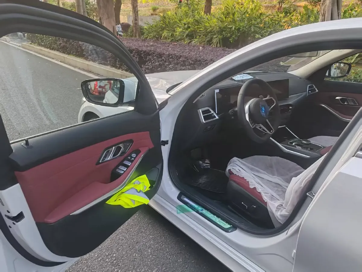 2025 BMW 3 Series 2.0T 184HP L4 8AT,autocango,china used car exporter,china ev exporter,chinese used car exporter,chinese used ev exporter