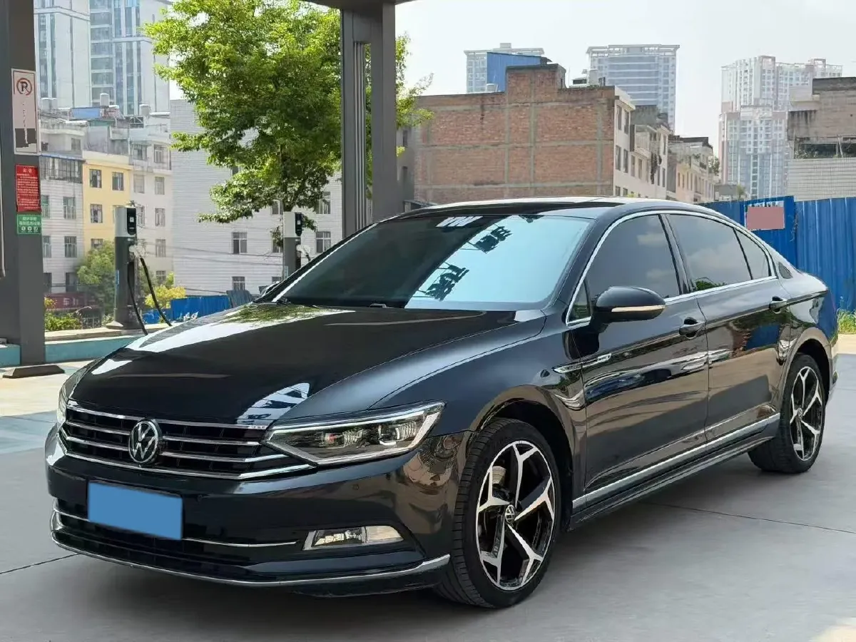 2023 Volkswagen Magotan 2.0T 186HP L4 7DCT,autocango,china used car exporter,china ev exporter,chinese used car exporter,chinese used ev exporter