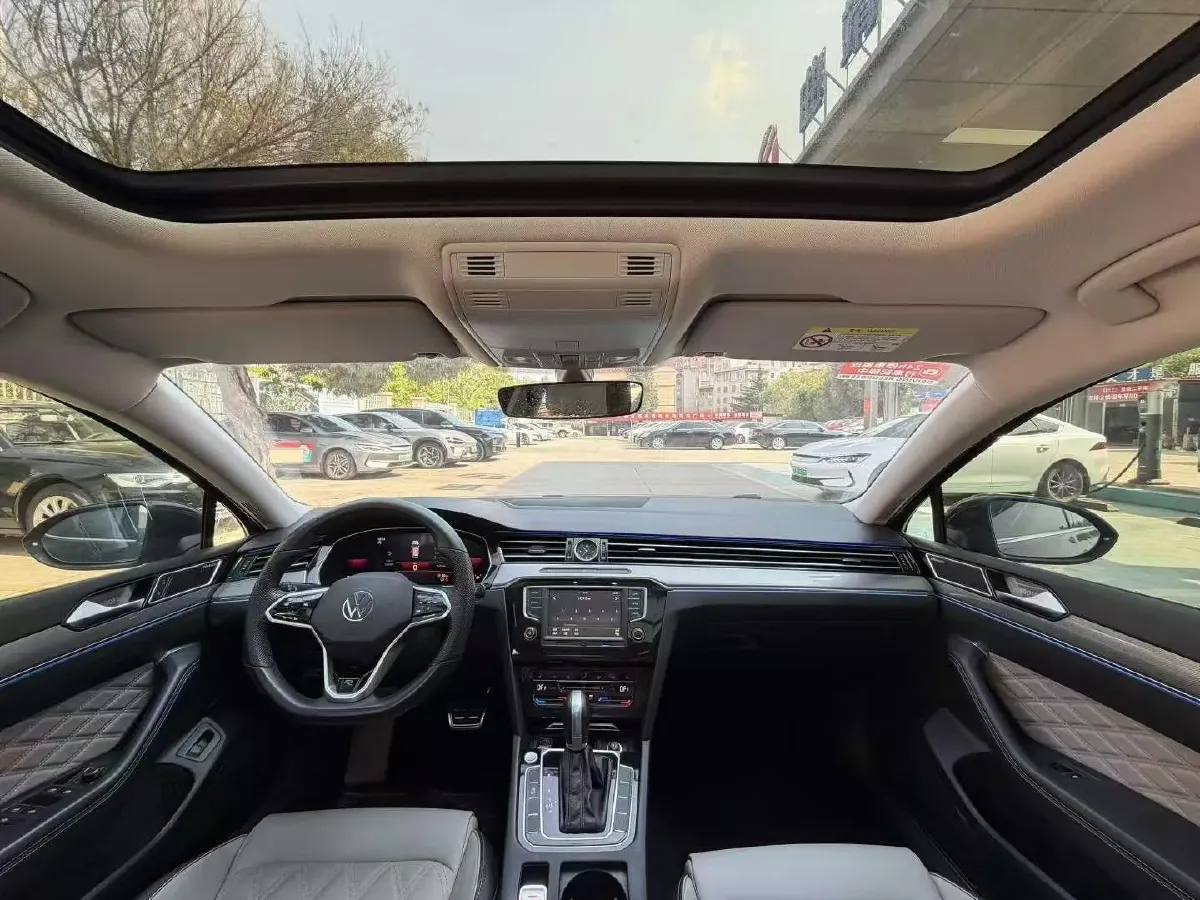 2023 Volkswagen Magotan 2.0T 186HP L4 7DCT,autocango,china used car exporter,china ev exporter,chinese used car exporter,chinese used ev exporter