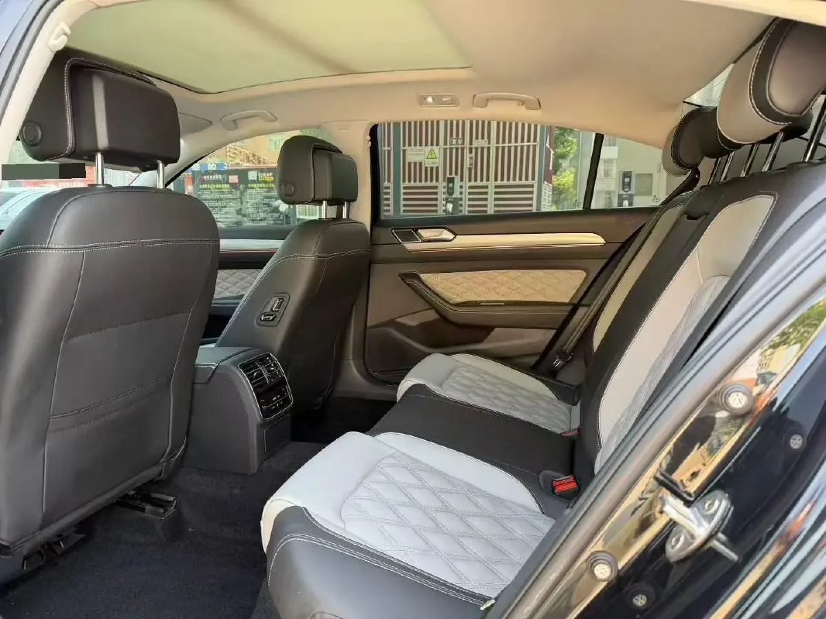 2023 Volkswagen Magotan 2.0T 186HP L4 7DCT,autocango,china used car exporter,china ev exporter,chinese used car exporter,chinese used ev exporter