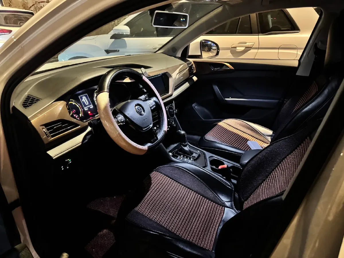 2019 MINI MINI 1.5T 102HP L3 7DCT,autocango,china used car exporter,china ev exporter,chinese used car exporter,chinese used ev exporter