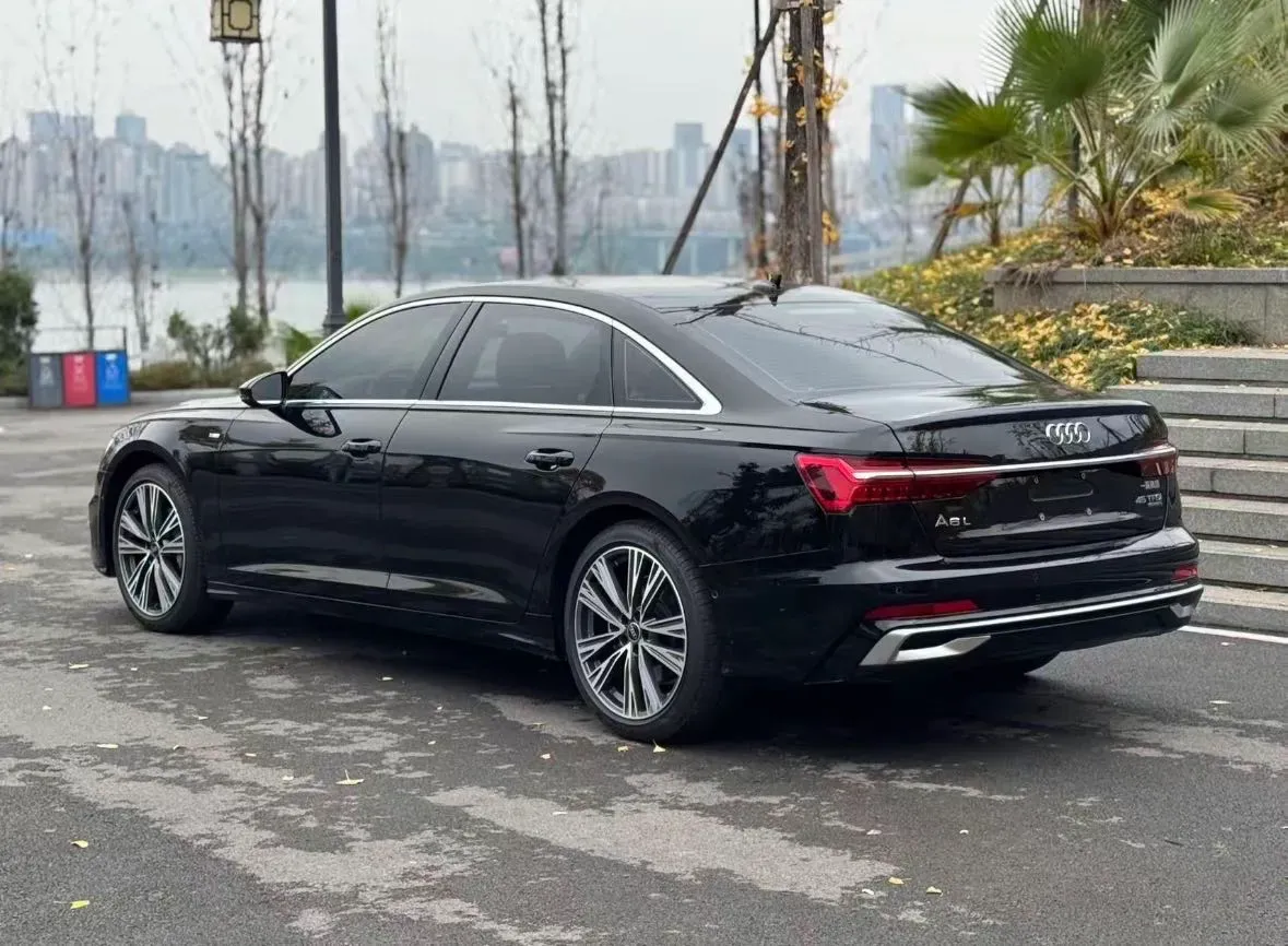2025 Audi A6L 2.0T 245HP L4 7DCT,autocango,china used car exporter,china ev exporter,chinese used car exporter,chinese used ev exporter