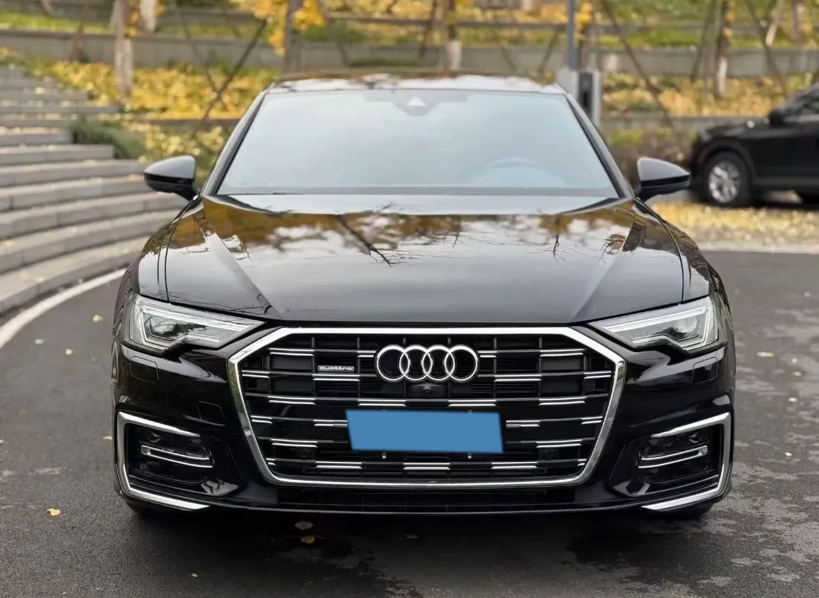 2025 Audi A6L 2.0T 245HP L4 7DCT,autocango,china used car exporter,china ev exporter,chinese used car exporter,chinese used ev exporter