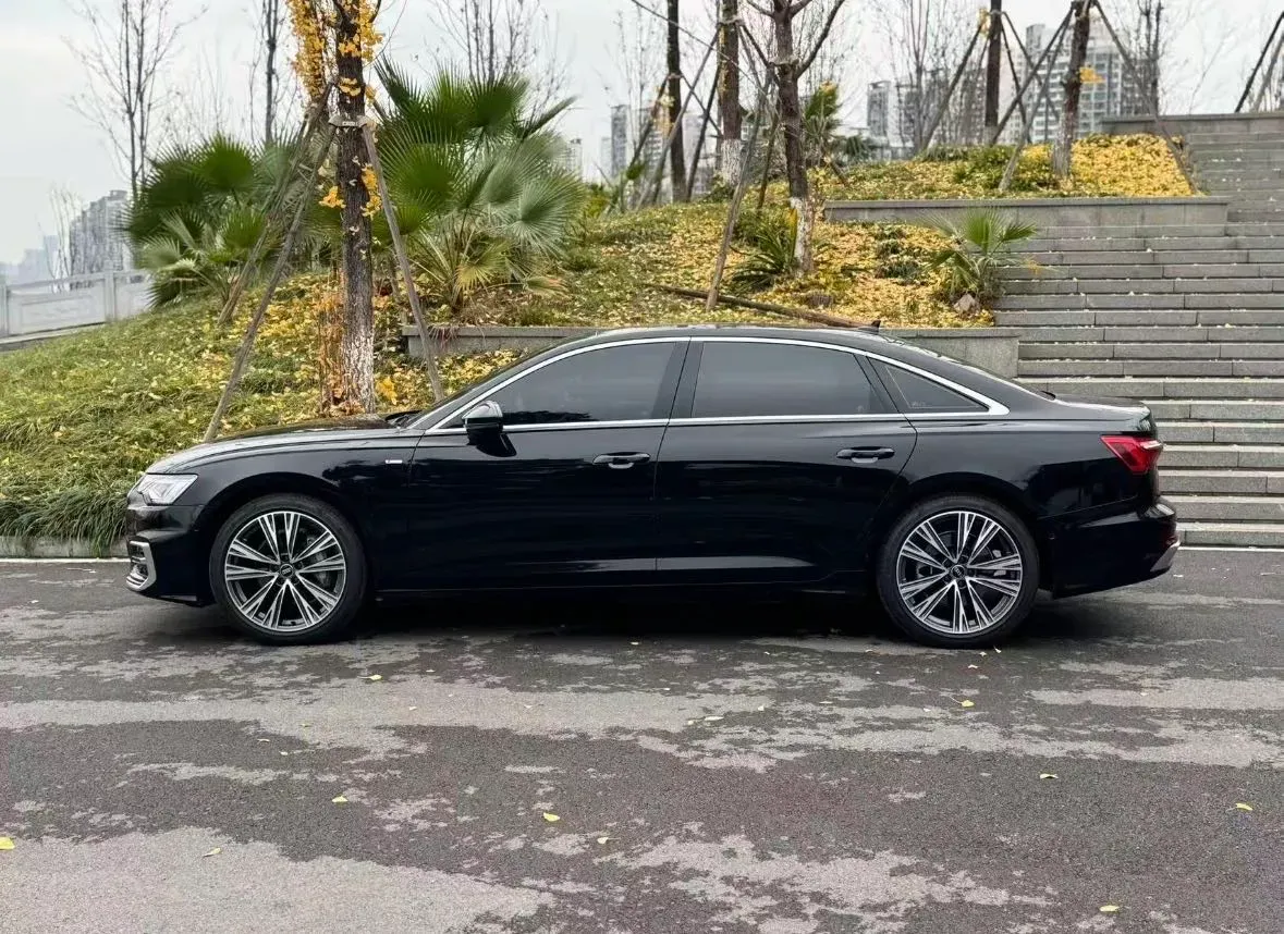 2025 Audi A6L 2.0T 245HP L4 7DCT,autocango,china used car exporter,china ev exporter,chinese used car exporter,chinese used ev exporter