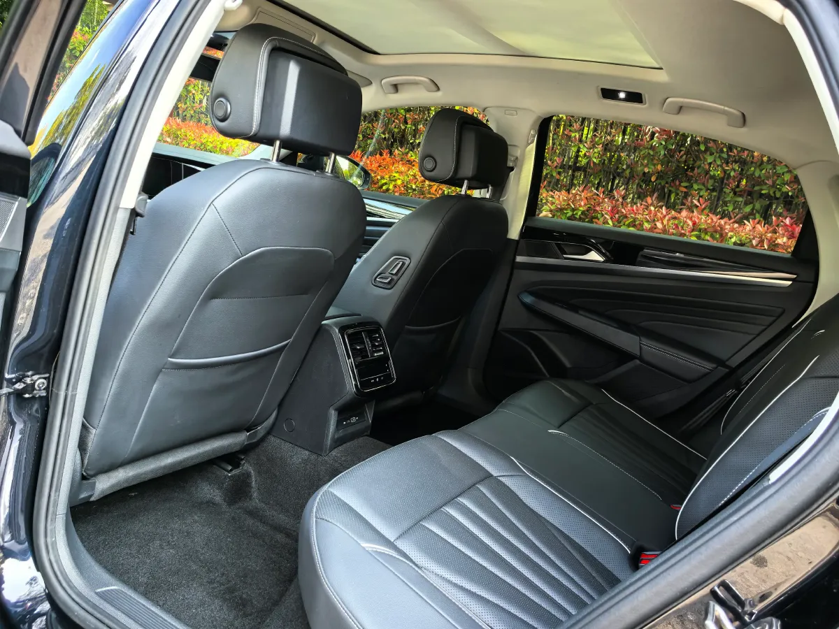 2024 Volkswagen Passat 2.0T 220HP L4 7DCT,autocango,china used car exporter,china ev exporter,chinese used car exporter,chinese used ev exporter