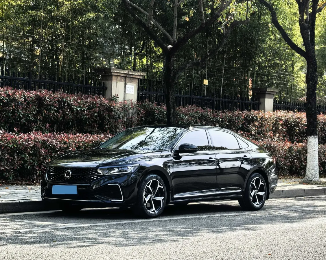 2024 Volkswagen Passat 2.0T 220HP L4 7DCT,autocango,china used car exporter,china ev exporter,chinese used car exporter,chinese used ev exporter