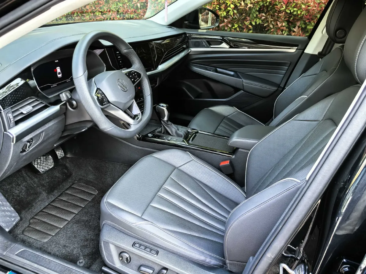 2024 Volkswagen Passat 2.0T 220HP L4 7DCT,autocango,china used car exporter,china ev exporter,chinese used car exporter,chinese used ev exporter