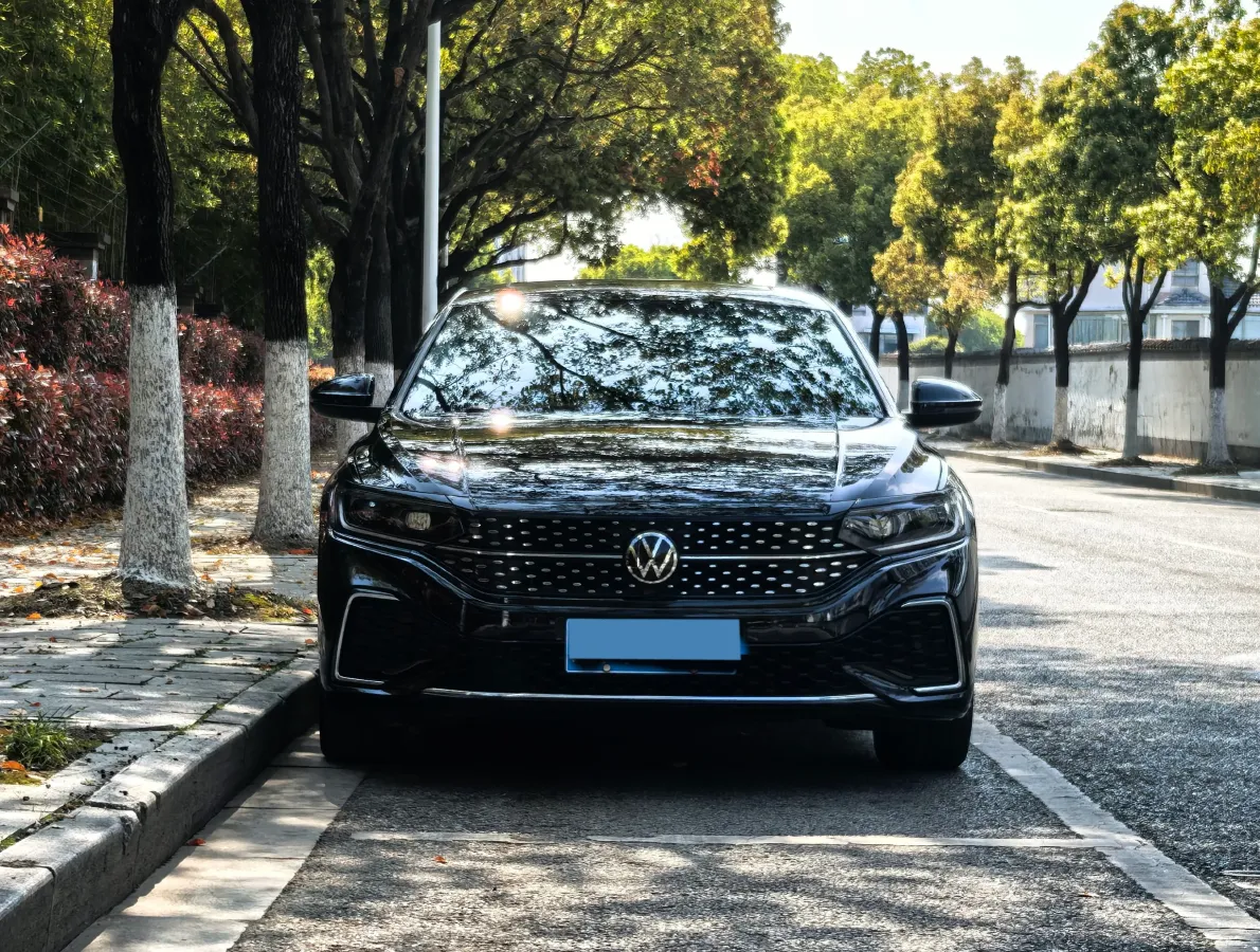 2024 Volkswagen Passat 2.0T 220HP L4 7DCT,autocango,china used car exporter,china ev exporter,chinese used car exporter,chinese used ev exporter