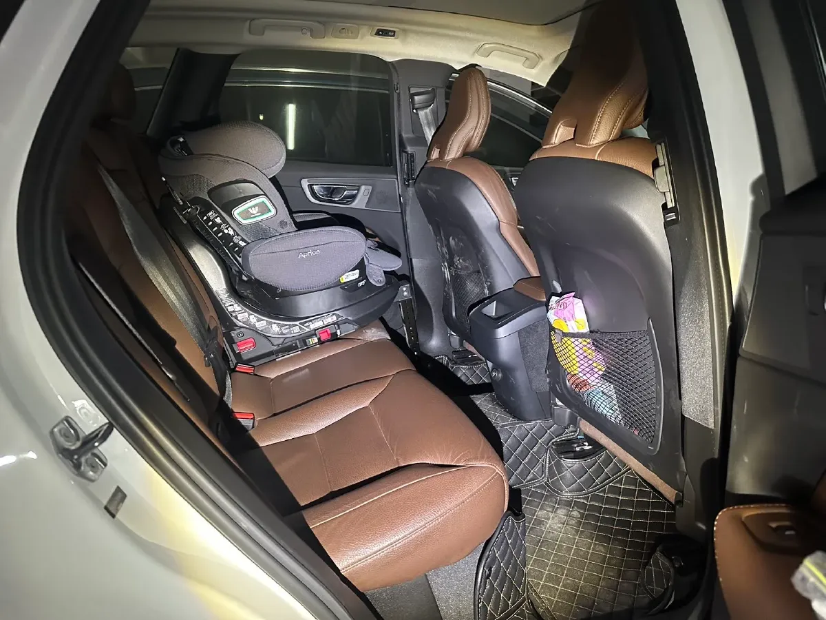 2020 Volvo XC60 2.0T 254HP L4 8AT,autocango,china used car exporter,china ev exporter,chinese used car exporter,chinese used ev exporter