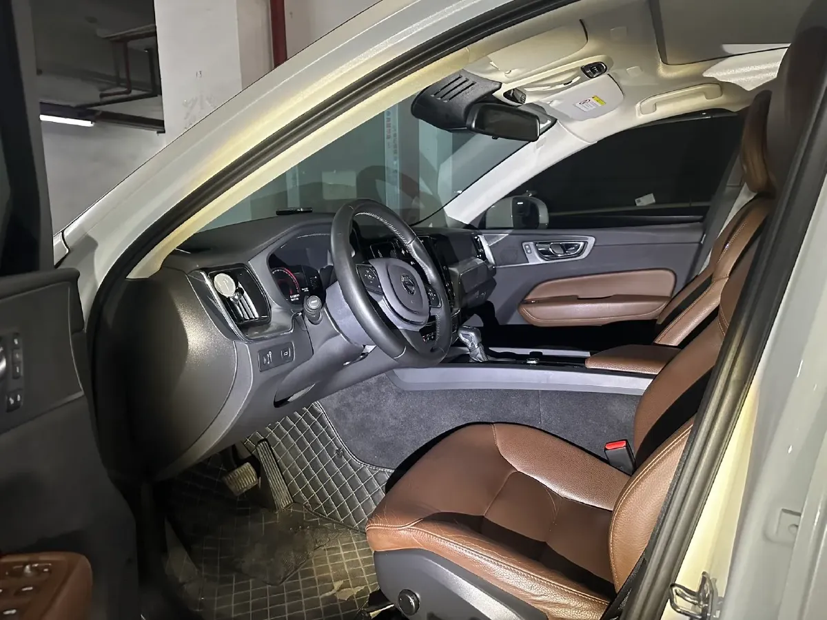 2020 Volvo XC60 2.0T 254HP L4 8AT,autocango,china used car exporter,china ev exporter,chinese used car exporter,chinese used ev exporter