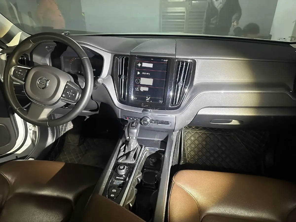 2020 Volvo XC60 2.0T 254HP L4 8AT,autocango,china used car exporter,china ev exporter,chinese used car exporter,chinese used ev exporter