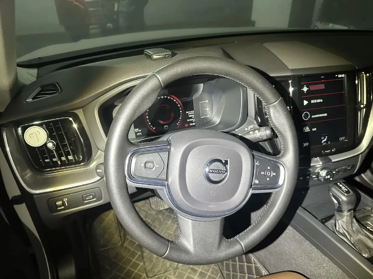 2020 Volvo XC60 2.0T 254HP L4 8AT,autocango,china used car exporter,china ev exporter,chinese used car exporter,chinese used ev exporter