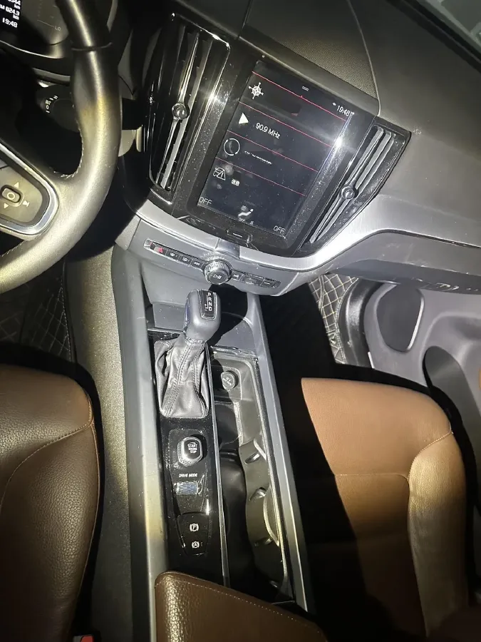 2020 Volvo XC60 2.0T 254HP L4 8AT,autocango,china used car exporter,china ev exporter,chinese used car exporter,chinese used ev exporter