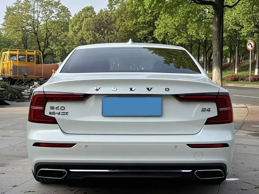 2023 Volvo S60 2.0T 197HP L4 7DCT,autocango,china used car exporter,china ev exporter,chinese used car exporter,chinese used ev exporter