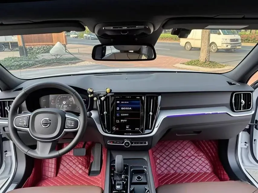 2023 Volvo S60 2.0T 197HP L4 7DCT,autocango,china used car exporter,china ev exporter,chinese used car exporter,chinese used ev exporter