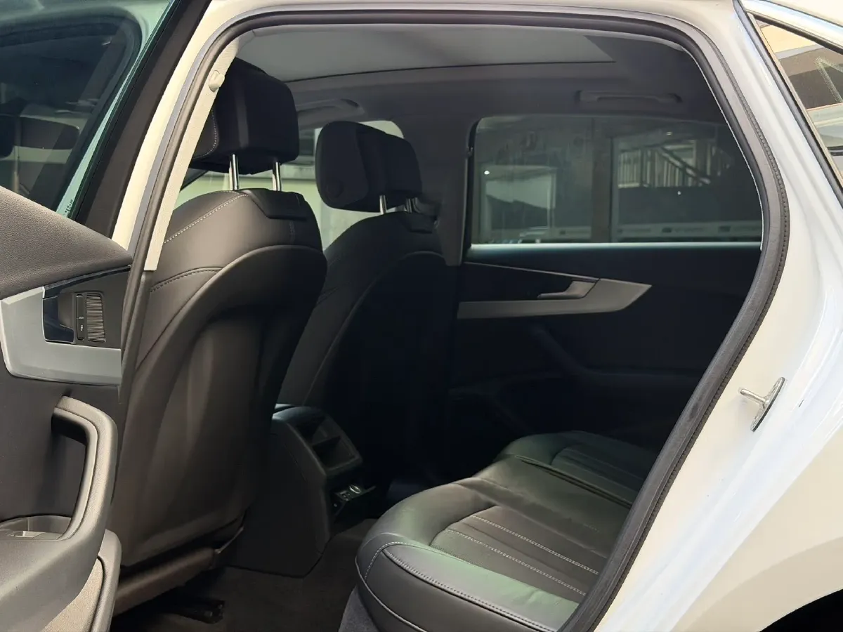 2020 Audi A4L 2.0T 190HP L4 7DCT,autocango,china used car exporter,china ev exporter,chinese used car exporter,chinese used ev exporter