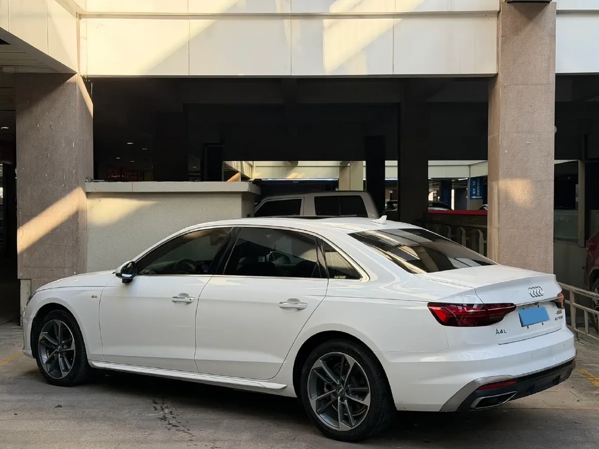 2020 Audi A4L 2.0T 190HP L4 7DCT,autocango,china used car exporter,china ev exporter,chinese used car exporter,chinese used ev exporter