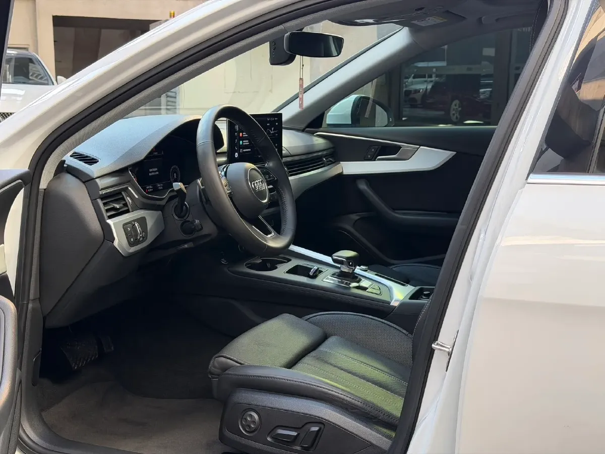 2020 Audi A4L 2.0T 190HP L4 7DCT,autocango,china used car exporter,china ev exporter,chinese used car exporter,chinese used ev exporter