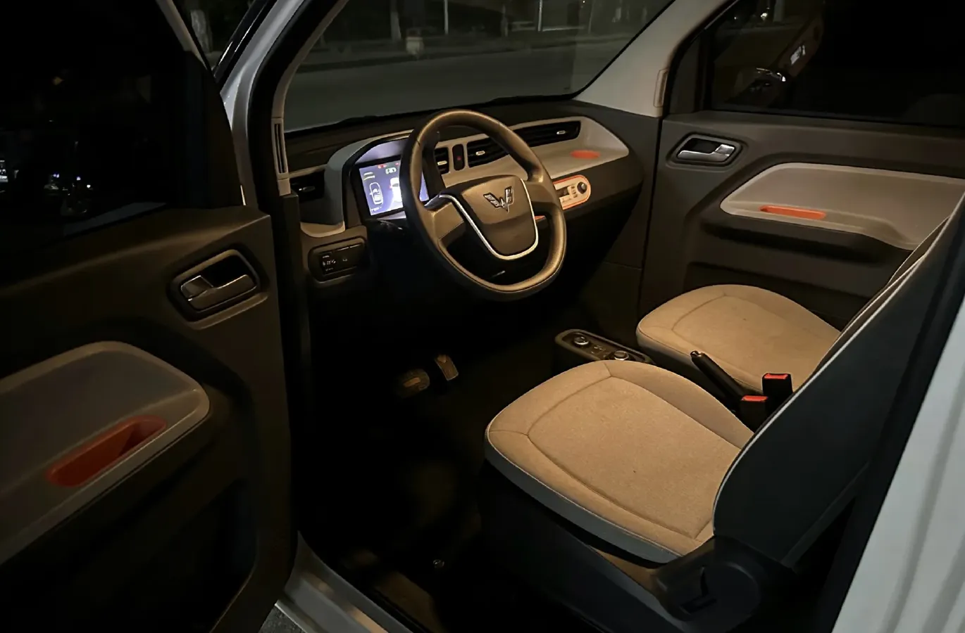 2020 WuLing HongGuang MINI EV BEV 9KWH,autocango,china used car exporter,china ev exporter,chinese used car exporter,chinese used ev exporter